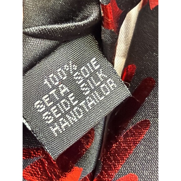 New Barry.Wang Men’s Christmas Tie & Pocket Square Set, Black & Red, 100% Silk - Picture 4 of 4